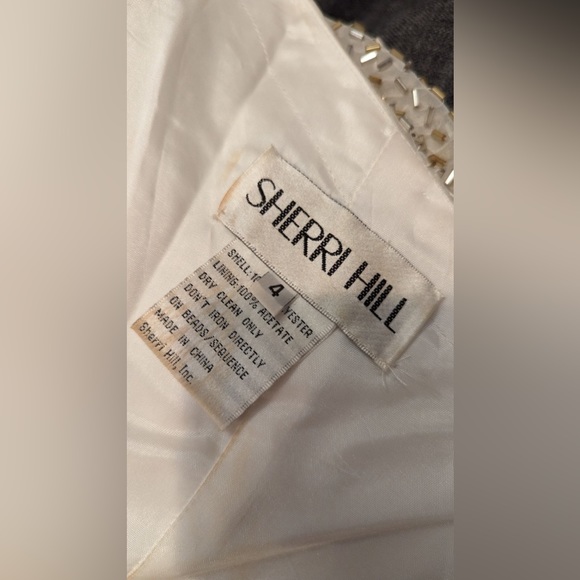 Exquisite size 4 one sleeved heavily beaded Sherri Hill - Picture 4 of 4